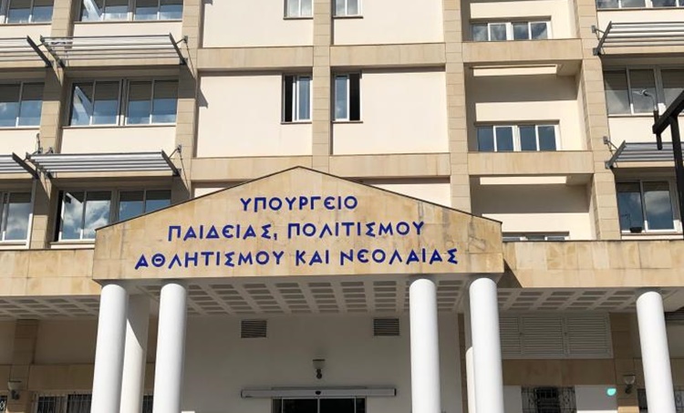 Διευκρινίζει το Υπουργείο Παιδείας για το επίδομα 750 ευρώ στους φοιτητές εξωτερικού