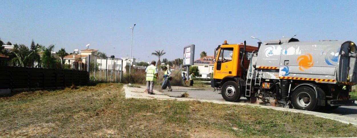 Το Τμήμα Καθαριότητας του Δήμου Λάρνακας, συνεχίζει να καθαρίζει τις περιοχές της Λάρνακας