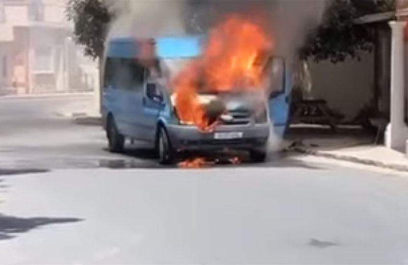 Λάρνακα: Ξέσπασε φωτιά σε λεωφορείο… (βίντεο)