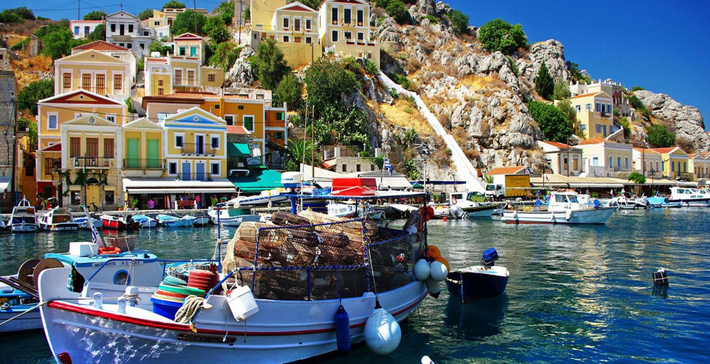 Πότε ταξιδεύουμε Ελλάδα κι οι μειώσεις σε ξενοδοχεία και προϊόντα