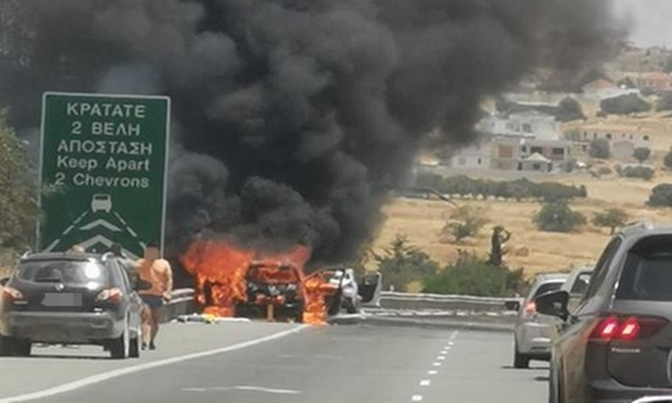 Υπό έλεγχο η πυρκαγιά στον αυτοκινητόδρομο Λευκωσίας-Λάρνακας