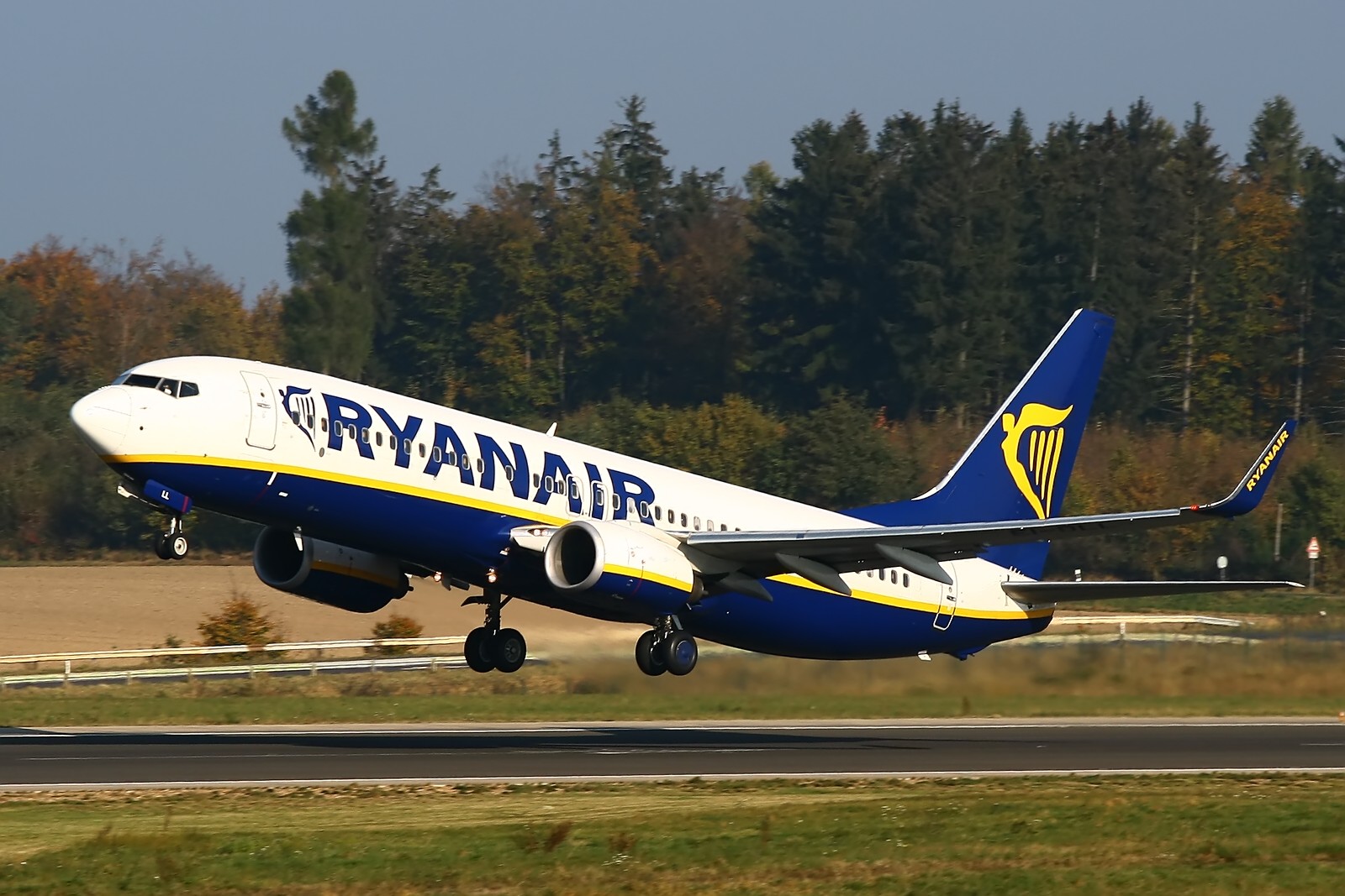 Δεν ματαιώνει πτήσεις από ΗΒ η Ryanair