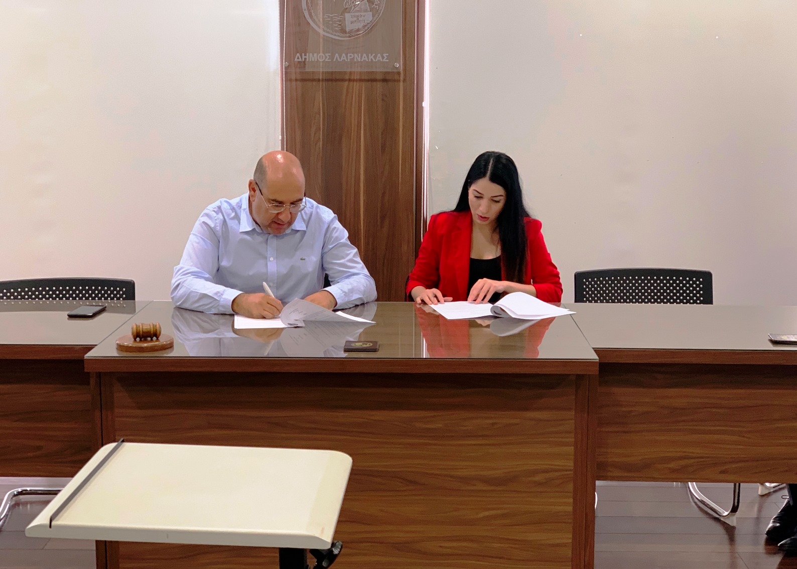 Ο Δήμος Λάρνακας υπέγραψε μνημόνιο συνεργασία με τον Μη Κερδοσκοπικός και Μη Κυβερνητικός Οργανισμός Oxygono (φώτο)