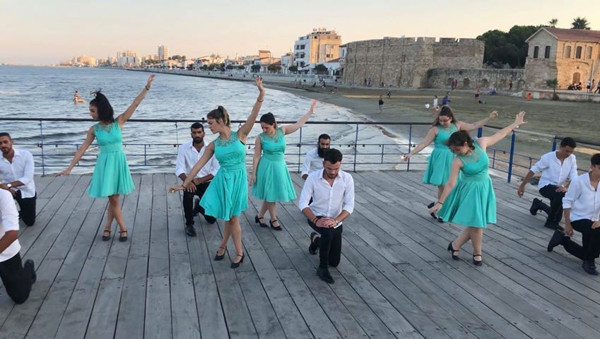“Το Συναπάντημα Αγάπης” χορεύει το “Αθήνα μου” και συγκινεί το κοινό της Λάρνακας