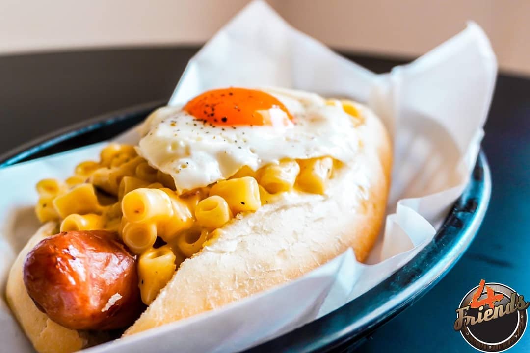 4 -Friends : Το νέο brunch πιάτο που θα ικανοποιήσει τους λάτρεις των hot dog