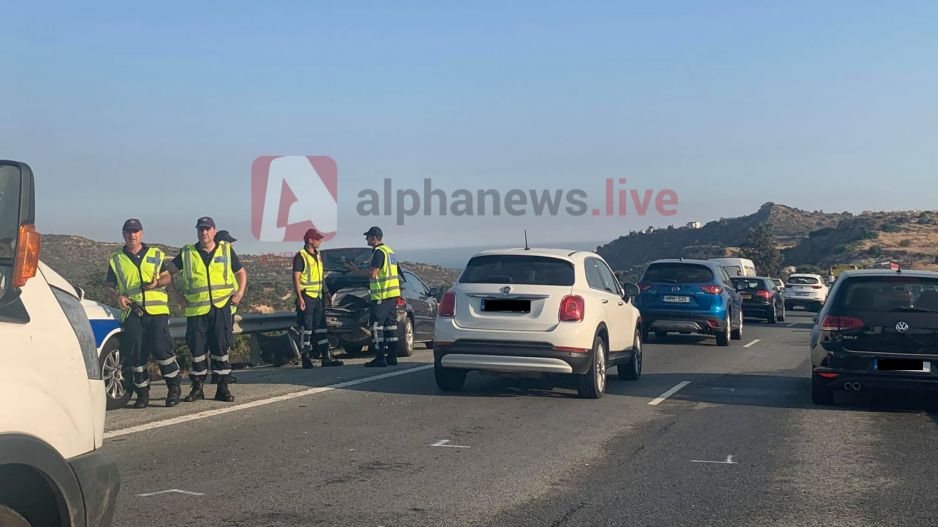 Επ.Λάρνακας: Τρεις τραυματίες στο νοσοκομείο από την καραμπόλα (photos)