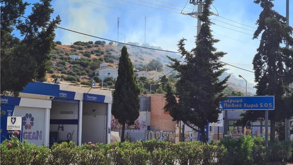 Εκκενώθηκαν τα χωριά SOS λόγω μεγάλης πυρκαγιάς στη Βάρη (ΦΩΤΟ)