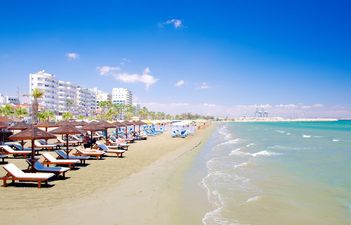 04 Finikoudes-Beach