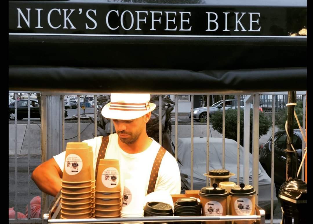Ο Νικόλας ανοίγει το δικό του cafe στο κέντρο της Λάρνακας (ΦΩΤΟ)