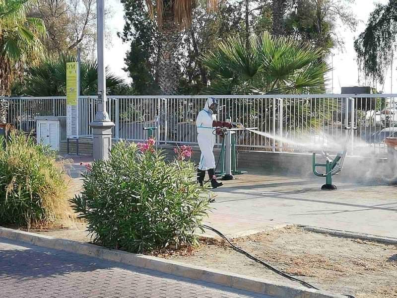 ΦΩΤΟ-Απολυμάνσεις στην Λάρνακα από συνεργεία του Δήμου