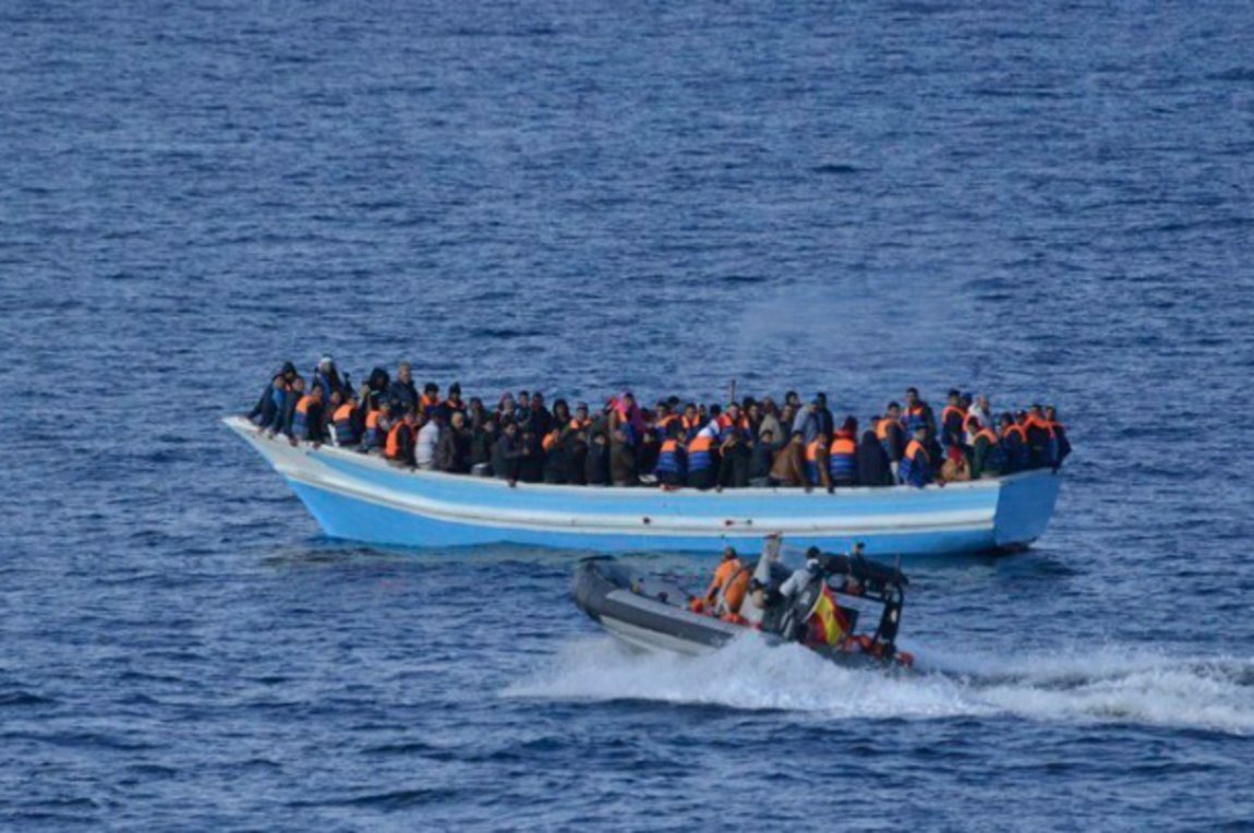 Νέα άφιξη μεταναστών με πλοιάριο- Χειροπέδες σε δυο