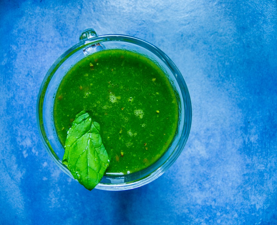 Το green smoothie με σπανάκι που θα σε βοηθήσει να χάσεις κιλά