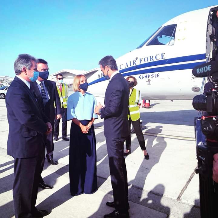 Η Γιολίτη υποδέχτηκε τον Πρωθυπουργό της Ελλάδας στο Αεροδρόμιο Λάρνακας