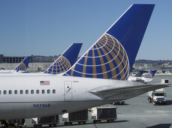 Η United Airlines στις ΗΠΑ θα απολύσει 13.000 υπαλλήλους της