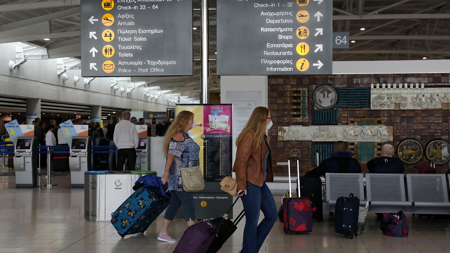 Μείωση της διάρκειας καραντίνας για αφίξεις στο ΗΒ από τα μέσα Δεκεμβρίου