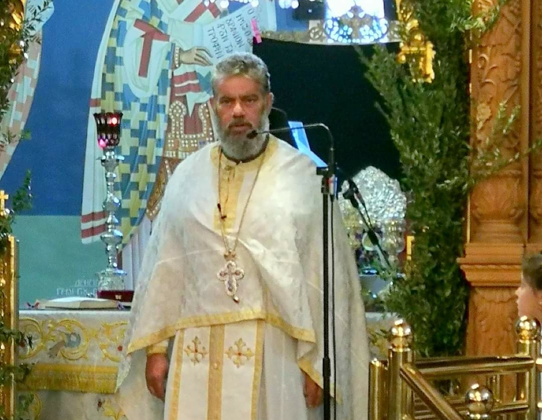 O ιερέας του ναού της Παναγίας Φανερωμένης, παπα Μιχάλης Γεωργίου