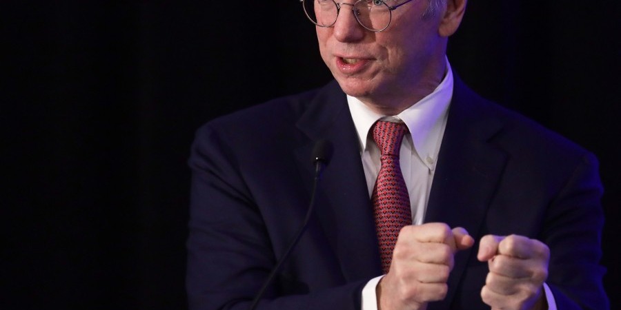O πρώην CEO της Google έκανε αίτηση για κυπριακό διαβατήριο