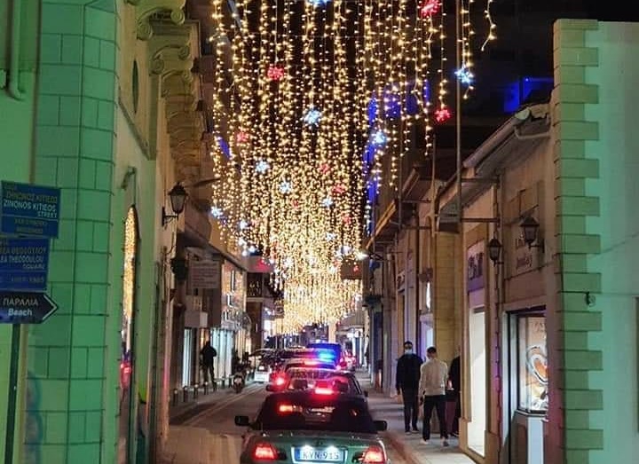 Το κέντρο της Λάρνακας γέμισε με χριστουγεννιάτικα φωτάκια!