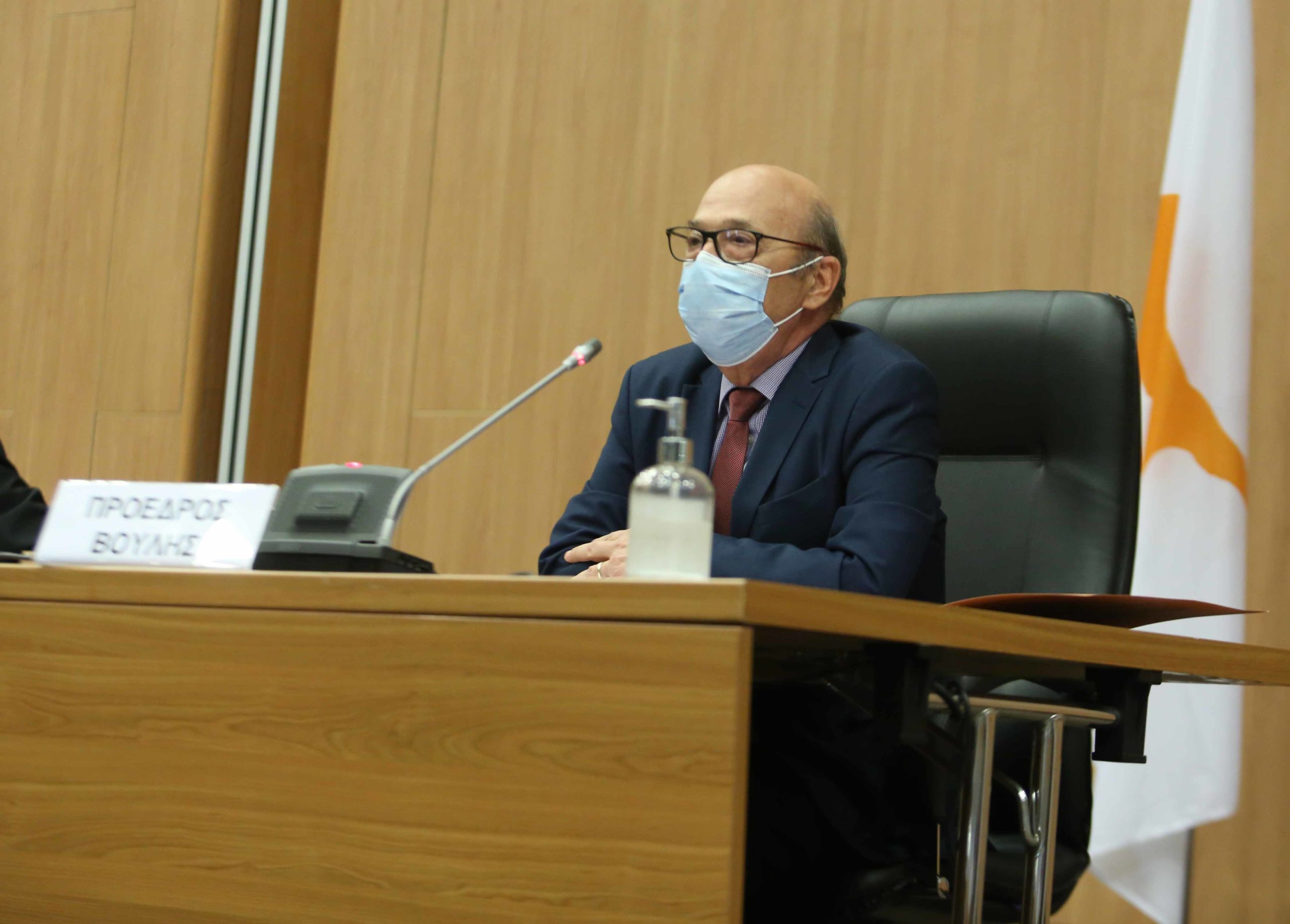 Σε αυτοπεριορισμό ο Αδάμου – Μαζικά τεστ σε όλη τη Βουλή