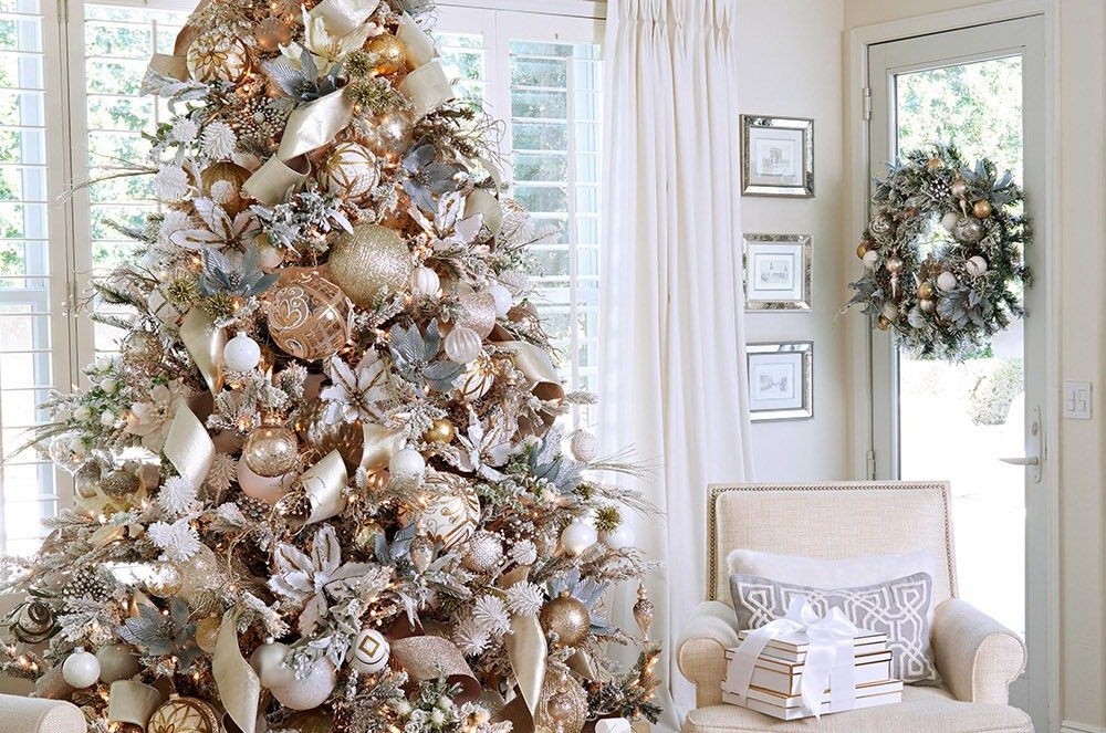 35-Pretty-Christmas-Living-Room-Ideas-to-Get-You-Ready-for-the-Holidays