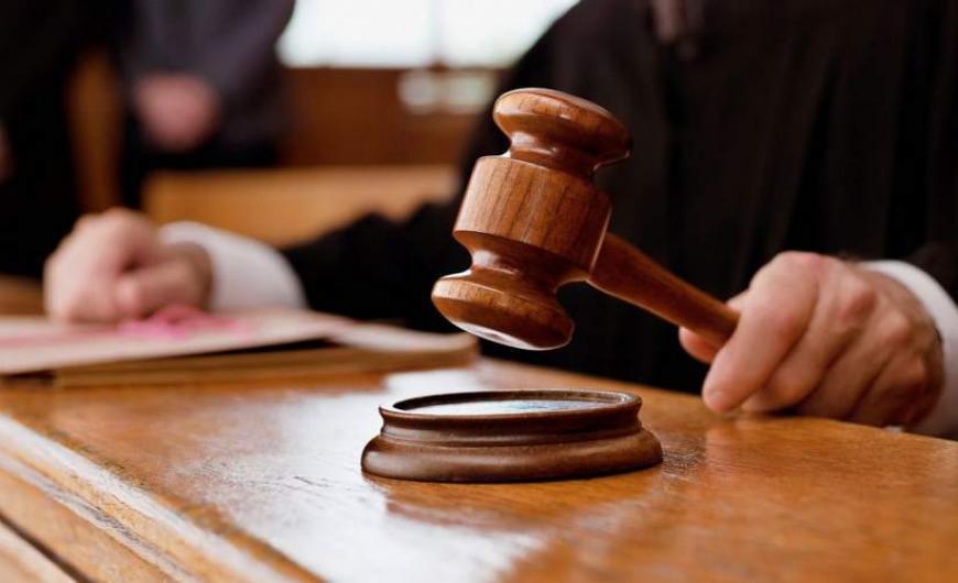 Ποινή φυλάκισης σε 24χρονο επειδή κούρευε τα μαλλιά φίλου του