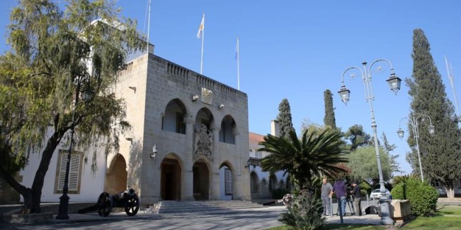 Σε εξέλιξη η έκτακτη συνεδρία του Υπουργικού για τα μέτρα κατά της Covid-19