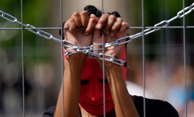 Επίτροπος Εθελοντισμού: Ένα στα τέσσερα θύματα σύγχρονης δουλείας είναι παιδιά