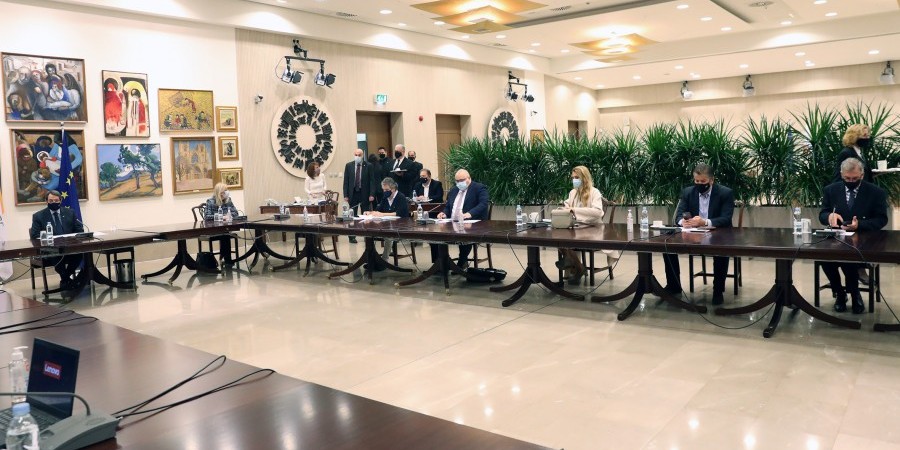 Ολοκληρώθηκε η συνάντηση επιδημιολόγων – ΠτΔ: Έρχονται αποφάσεις