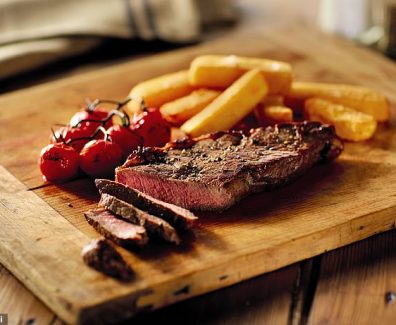 8805084-6616569-Aldi_are_set_to_launch_a_budget_Valentines_day_range_with_dishes-m-22_1548106141278