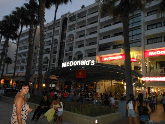 Έρχονται 5 νέα εστιατόρια McDonald’s – Tα δύο στη Λάρνακα – Που θα βρίσκονται