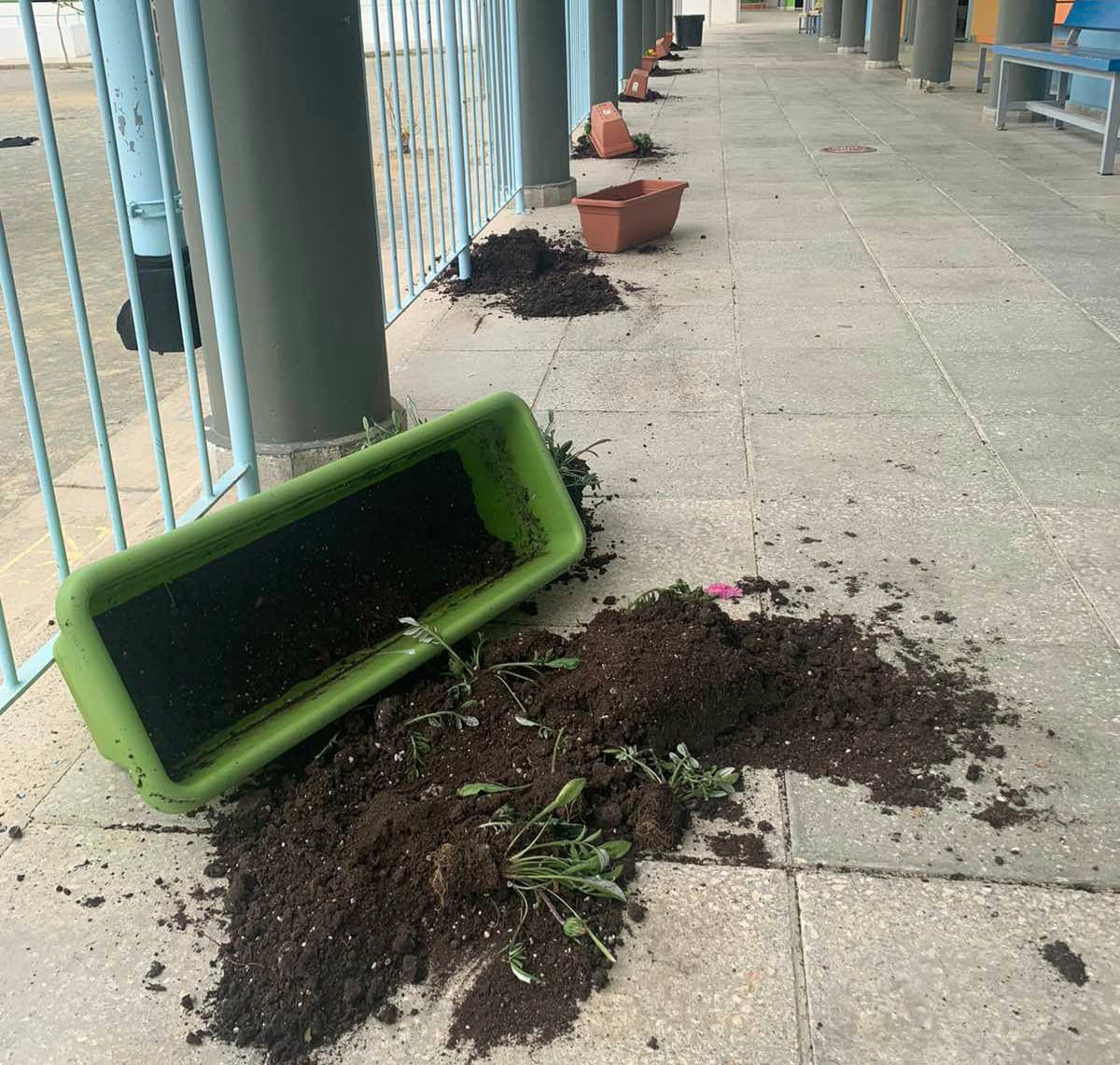 Απίστευτοι βανδαλισμοί σημειώθηκαν στο Δημοτικό Σχολείο Λιβαδιών Κ.Α. (φώτο)