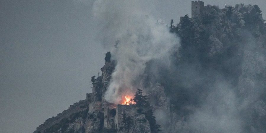 Κατεχόμενα: Πυρκαγιά ξέσπασε στο κάστρο του Αγίου Ιλαρίωνα (ΒΙΝΤΕΟ)
