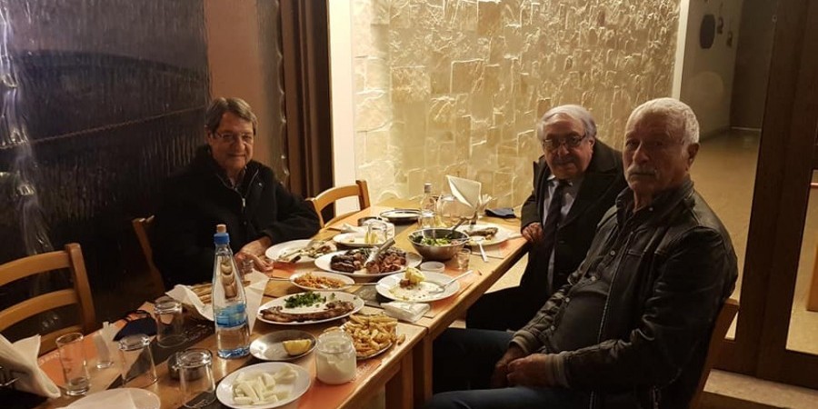 Για σουβλάκια στην πρώτη έξοδο ο Πρόεδρος Αναστασιάδης (ΦΩΤΟ)
