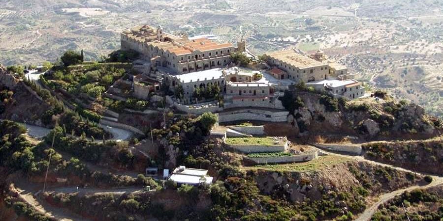 Ενθρονίστηκε ο νέος Ηγούμενος της Ιεράς Μονής Σταυροβουνίου (ΦΩΤΟ)