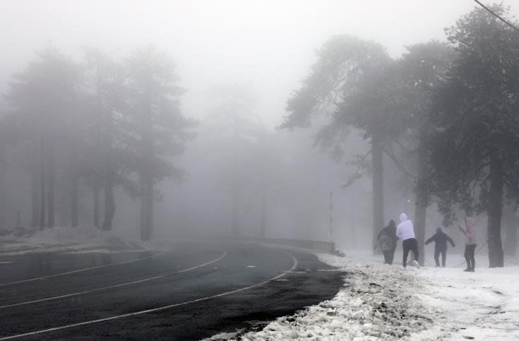 Επικίνδυνα ολισθηροί οι δρόμοι στο Τρόοδος λόγω χαλαζόπτωσης