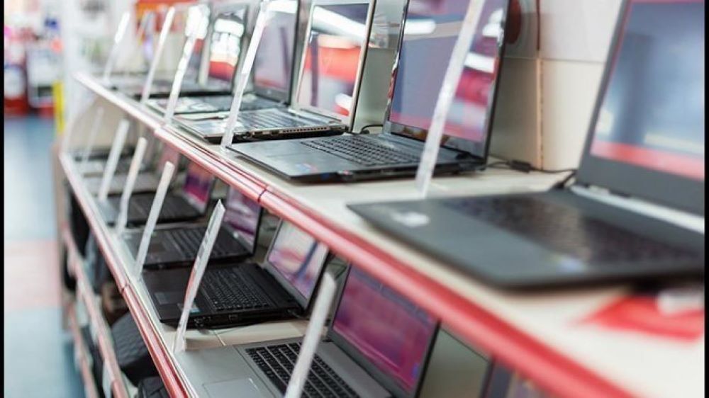 Χορηγία για αγορά laptop σε μαθητές, παραχωρεί το Υπ. Παιδείας