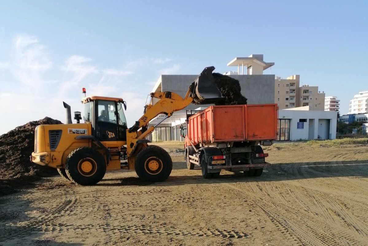 Το Τμήμα Καθαριότητας του Δήμου Λάρνακας συνεχίζει την καθαριότητα σε διάφορες περιοχές της πόλης του