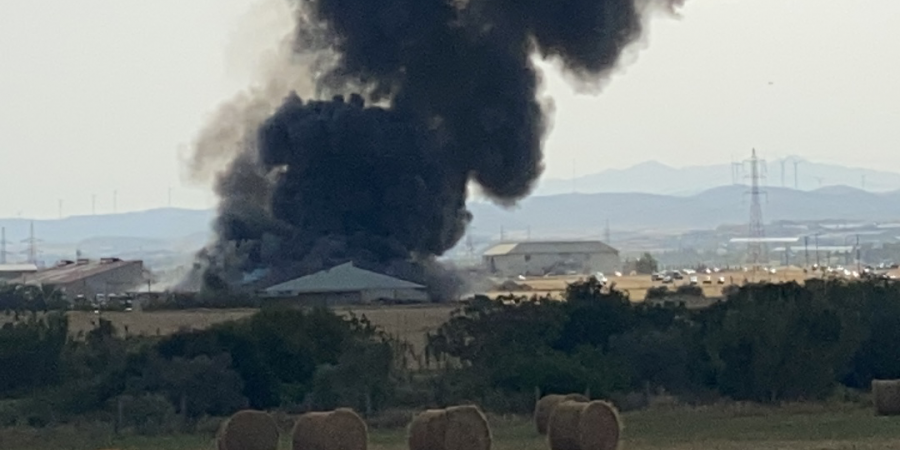 Μαίνεται η πυρκαγιά στα Κελιά Λαρνακας (ΒΙΝΤΕΟ)