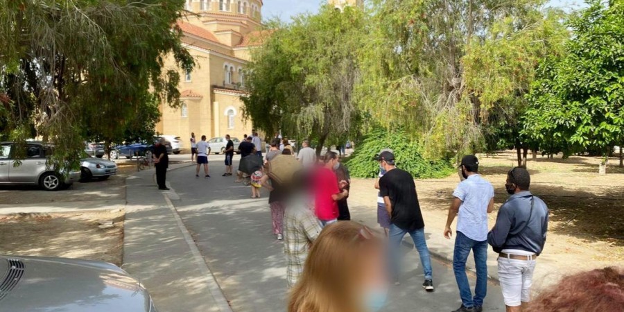 Έτρεξαν για rapid τεστ πριν την εφαρμογή του safe pass-Ουρές και μικροεντάσεις