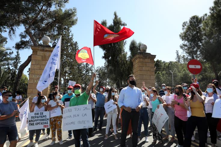 Διαμαρτυρία έξω από το Προεδρικό εκπαιδευτικών