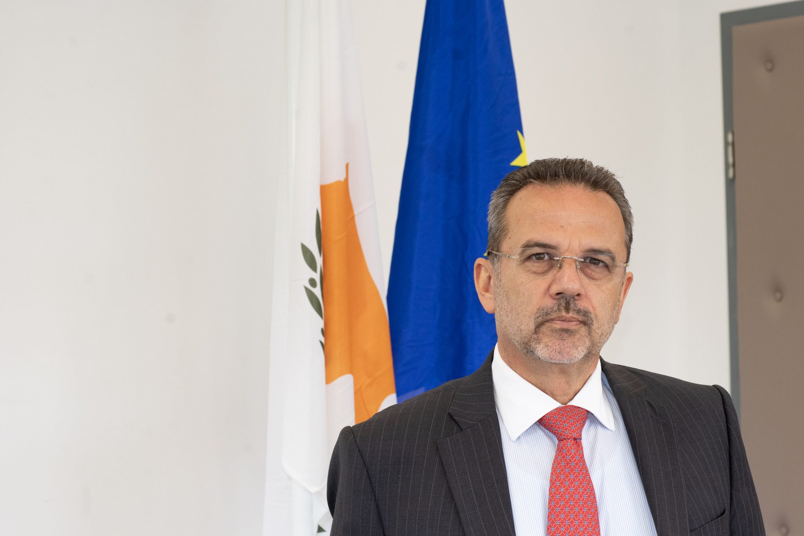 Κόκκινος: 80.000 χρήστες διεκδικούσαν 3000 εμβόλια-Τι απαντά για τεχνικά θέματα