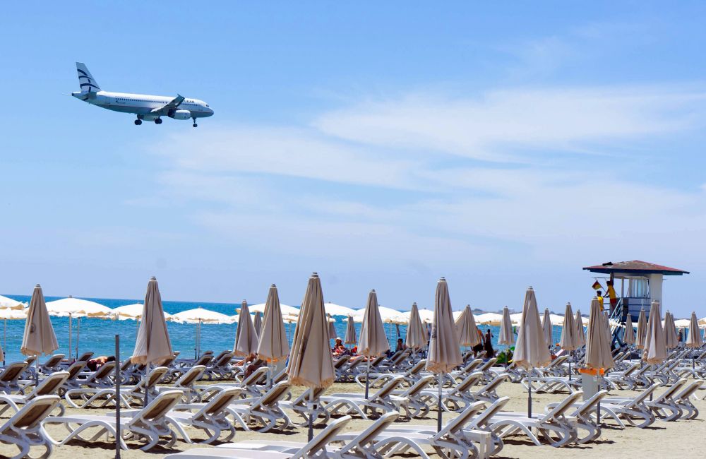 Σχεδόν 1,2 εκατομμύρια επιβάτες ταξίδεψαν από και προς την Κύπρο
