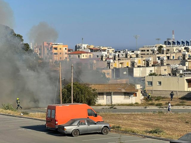 Λάρνακα: Κάιγεται ξυλουργείο στις Κόκκινες (ΦΩΤΟ)