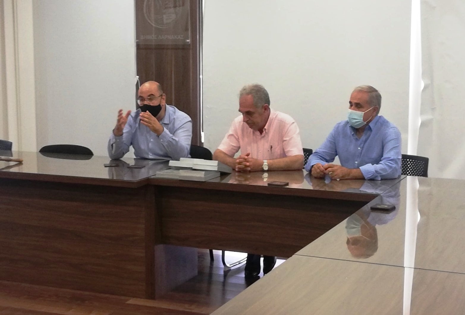 Ο Δήμος Λάρνακας τίμησε 5 συμπολίτες μας – Έσωσαν παιδιά από φλεγόμενο κτήριο