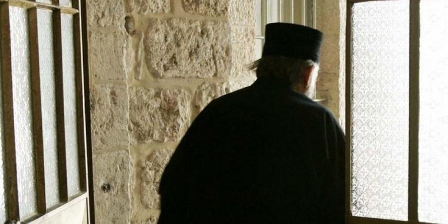 Στη φυλακή Κύπριος ιερέας για παρενόχληση ανήλικης