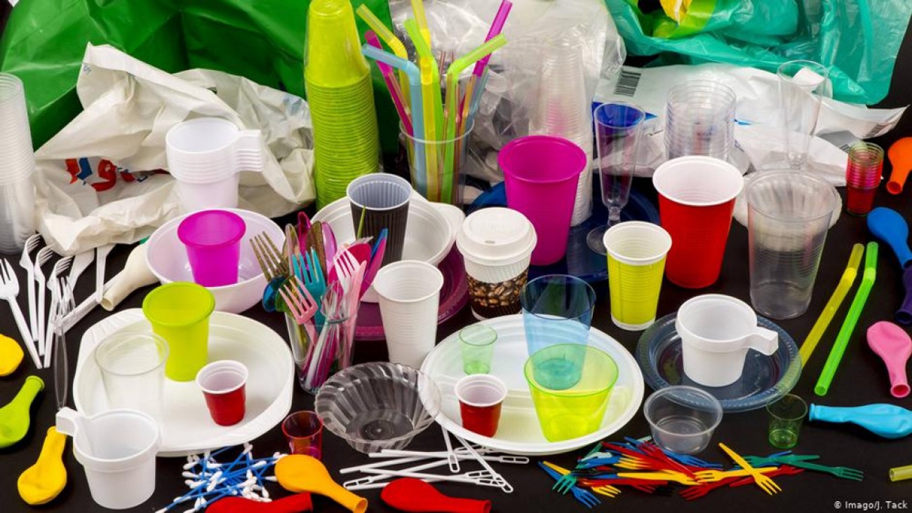 Όλα τα πλαστικά μιας χρήσης που θα απαγορεύονται από 3 Ιουλίου