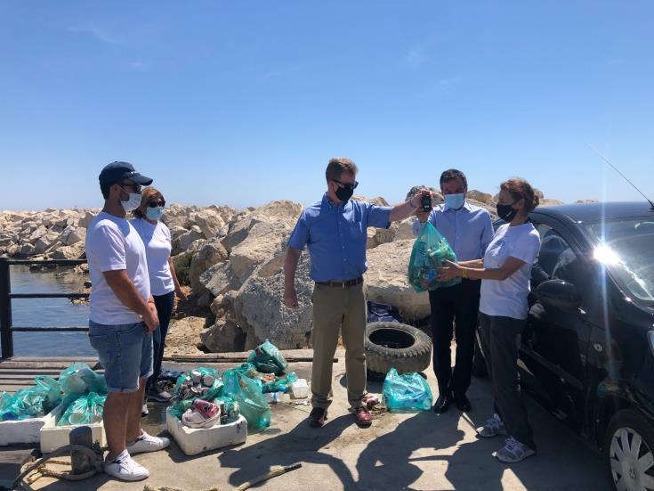 Λάρνακα: 103 κιλά σκουπίδια συγκεντρώθηκαν από καθαρισμό του βυθού στη περιοχή Ψαρολίμανου
