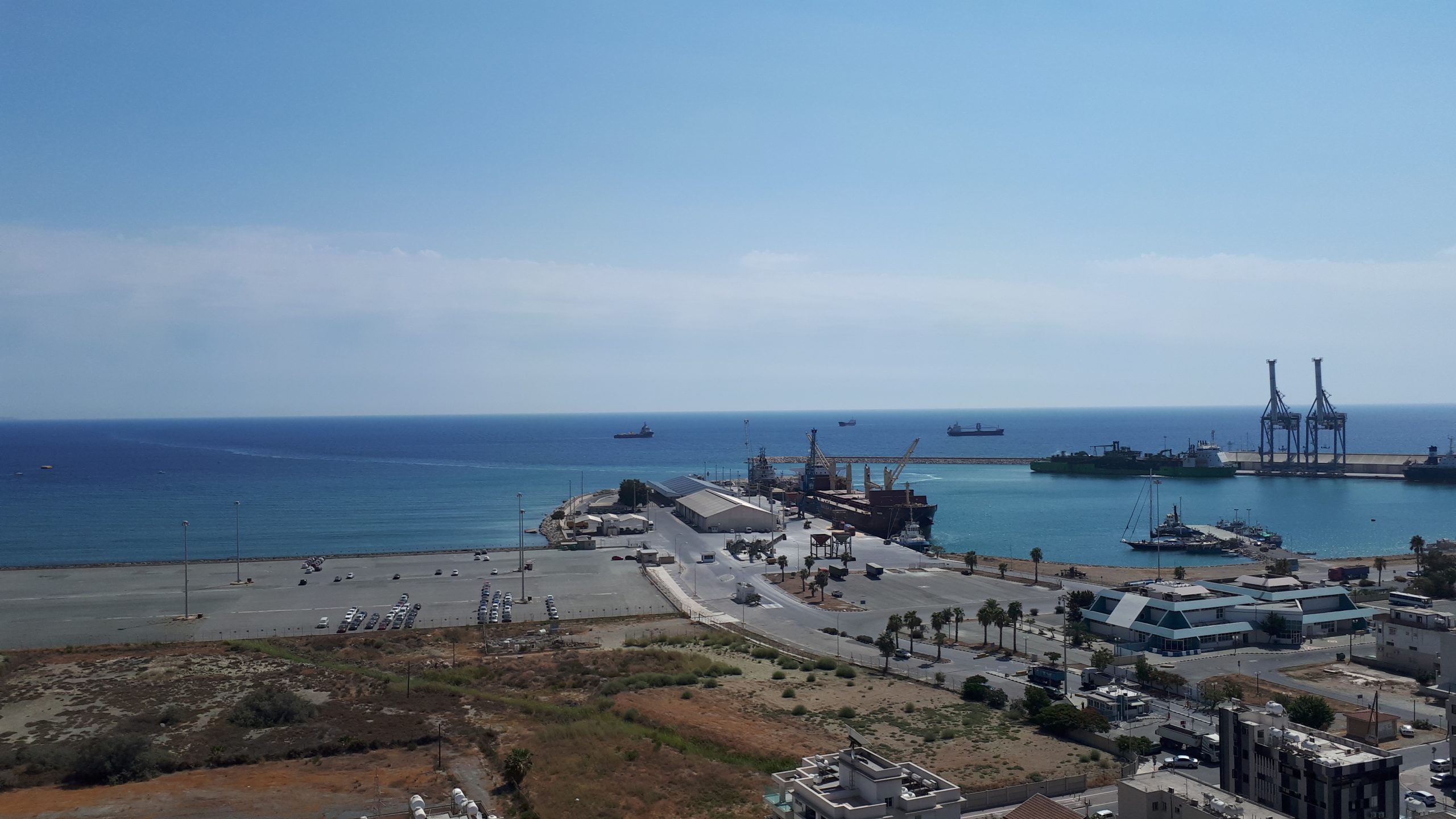 Ακίνδυνη για την υγεία η κόκκινη σκόνη που “πνίγει” το λιμάνι Λάρνακας
