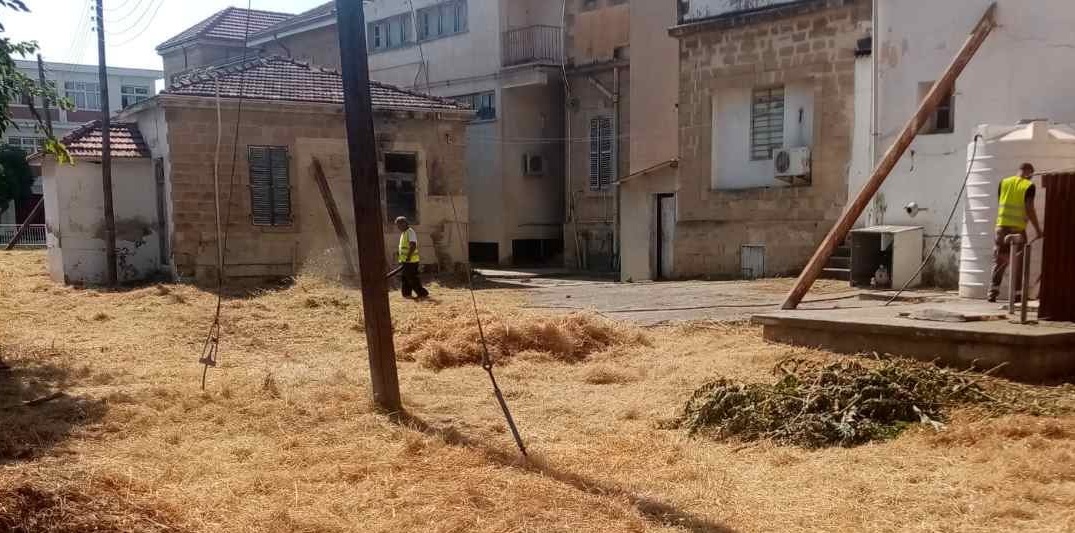 Λάρνακα: Συνεχίζονται οι εργασίες καθαρισμού από χόρτα