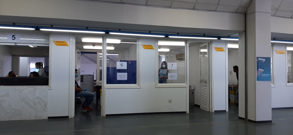 Μέσα σε μιάμιση ώρα 270 εμβόλια από τα «Walk-In»